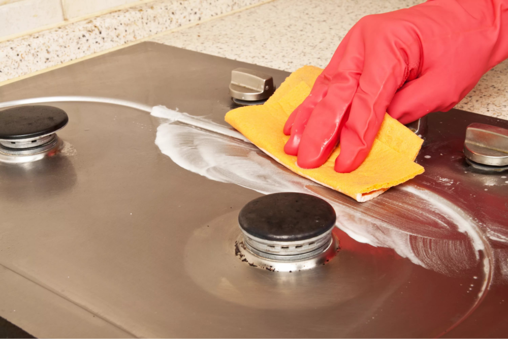 Чистить печку газовую. Мытье газовой плиты. Помыть плиту. Прочистка газовой плиты. Средство для чистки конфорок газовой плиты.